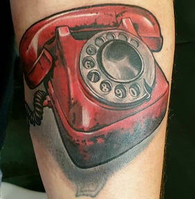 tattoo rotes telefon red fone.png